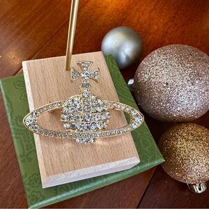 Orb design gold tone brooch